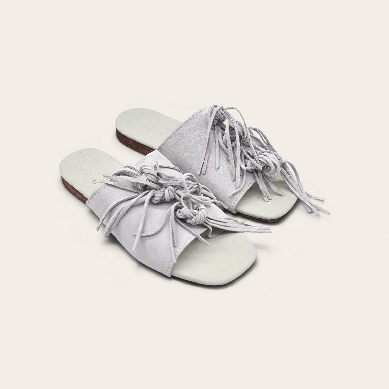 SANDALO CHIC IN VERA PELLE CAMOSCIO GHIACCIO