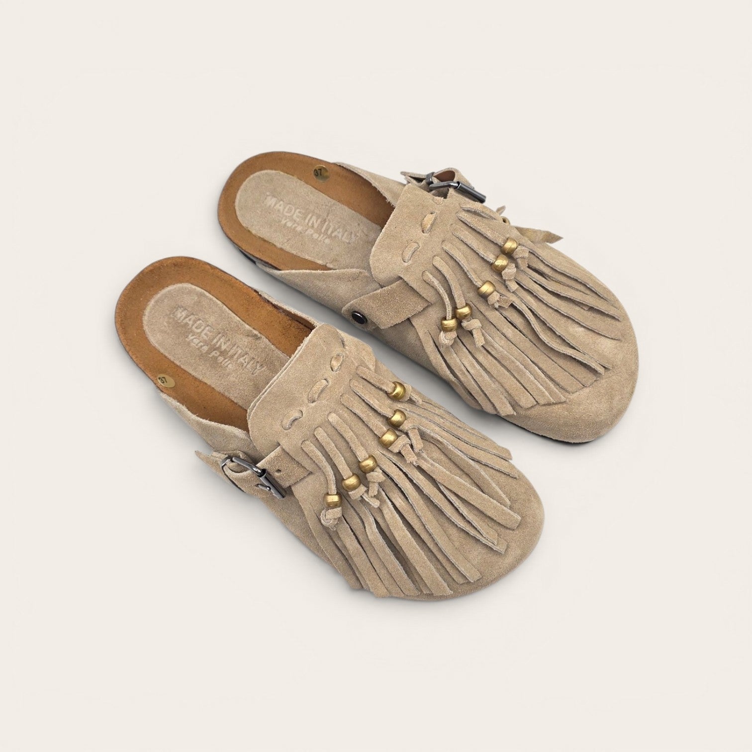 SABOTS EN CUIR VÉRITABLE AVEC FRANGE ET PERLES BEIGE